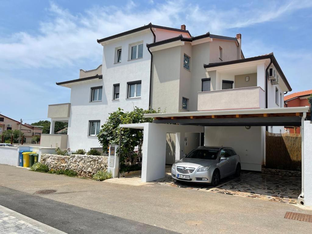 Apartments Ivana With The Pool Ровинско село Екстериор снимка