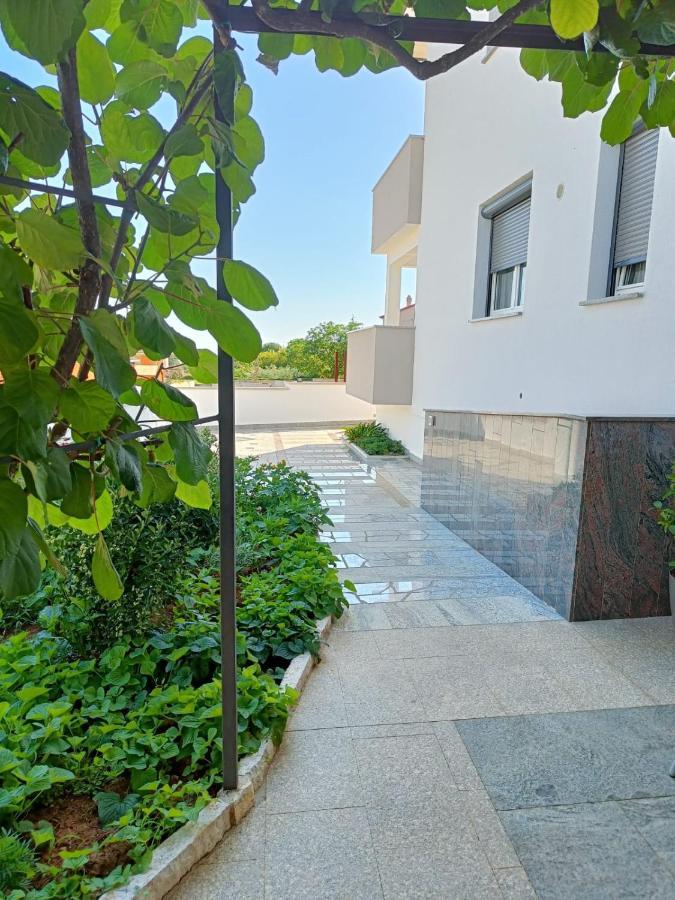 Apartments Ivana With The Pool Ровинско село Екстериор снимка