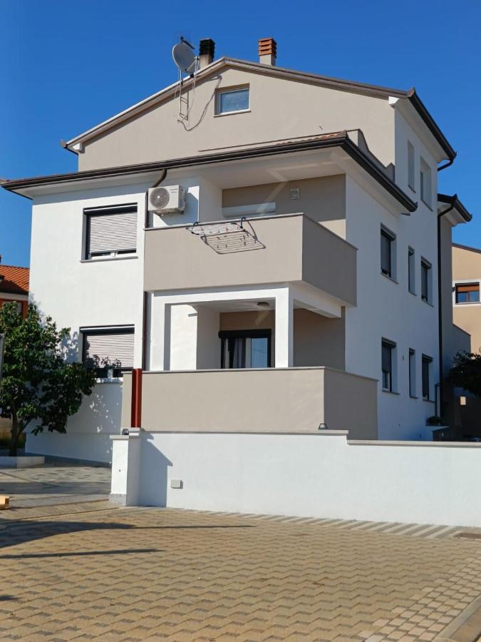 Apartments Ivana With The Pool Ровинско село Екстериор снимка