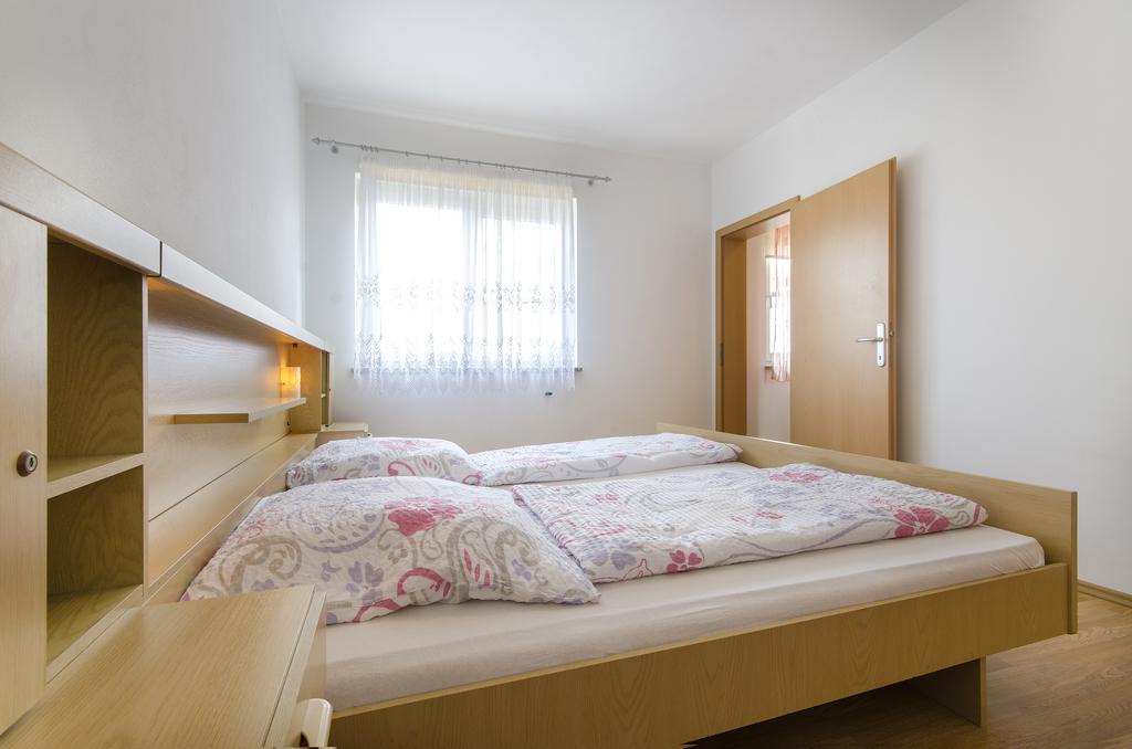 Apartments Ivana With The Pool Ровинско село Екстериор снимка